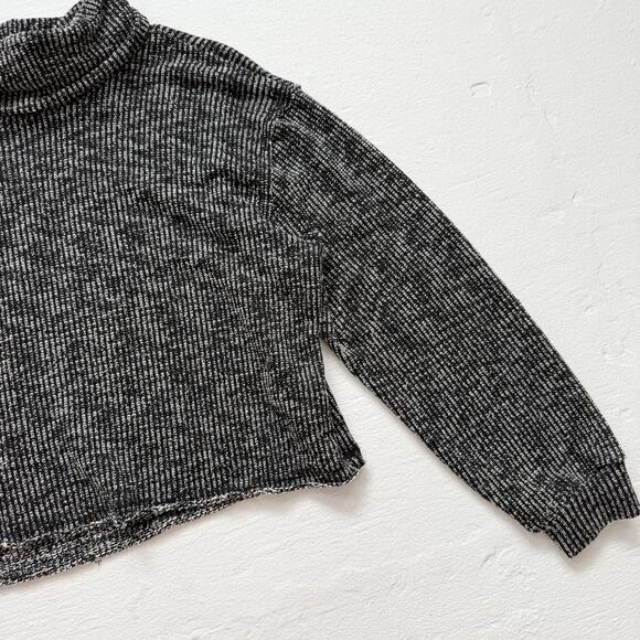 Project Social T Knit Cropped Turtleneck Sweater Raw Hem Oversized, Size Medium - Picture 3 of 7